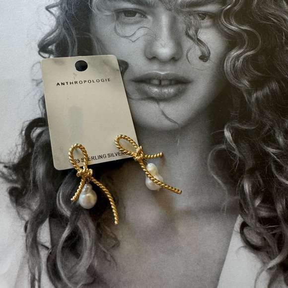 Anthropologie Gold dangle pearl Earrings - Picture 1 of 3